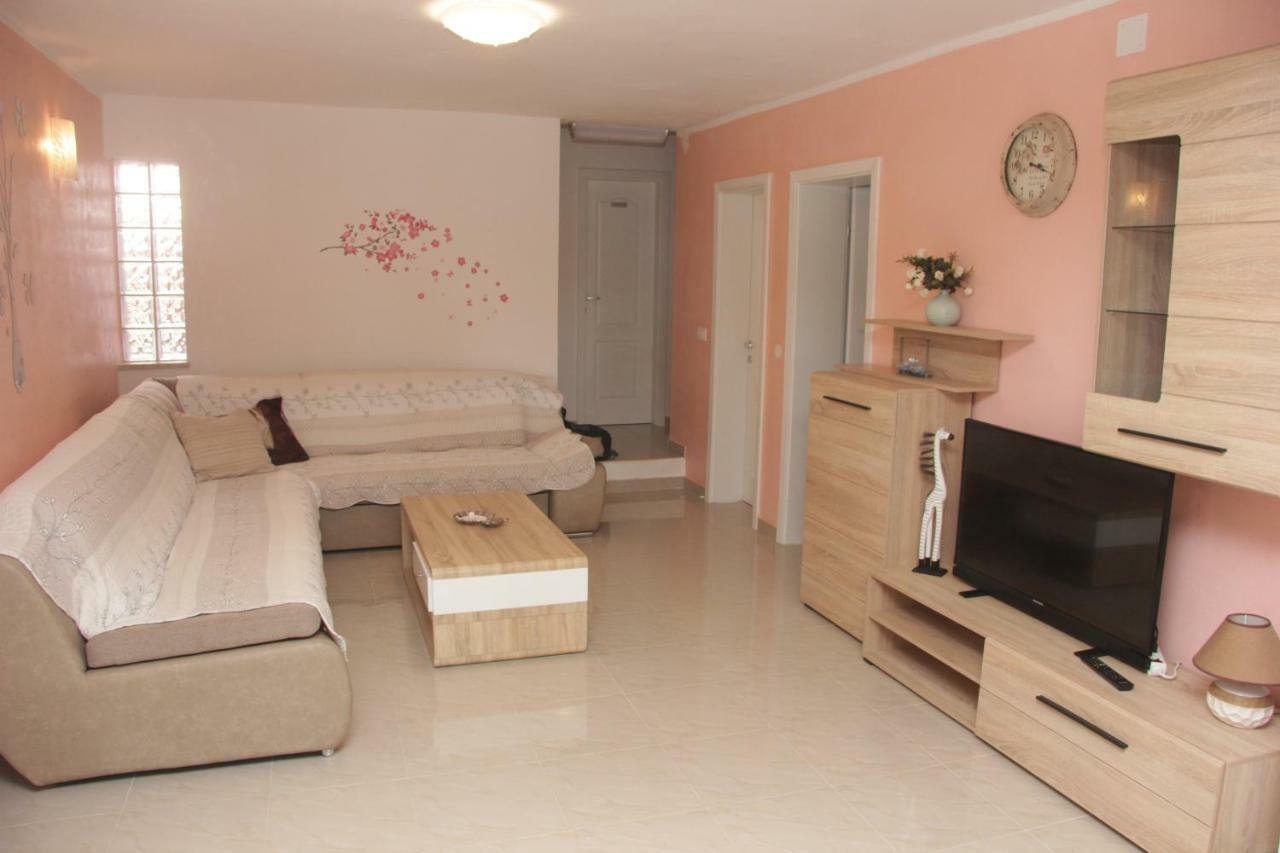 Vacation House "Viola" Fažana エクステリア 写真